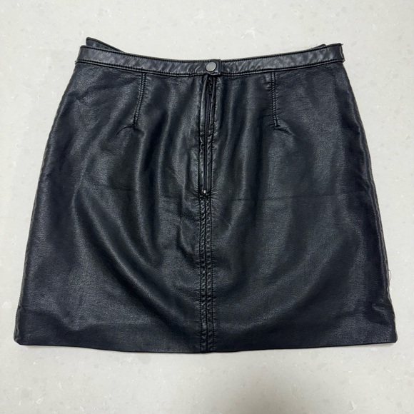 Free People Black Mini Skirt Faux Leather Size 8 - Picture 7 of 12